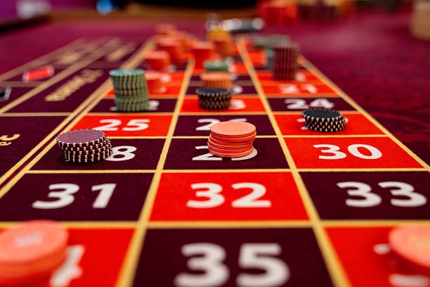 Meja blackjack Microgaming dengan dealer profesional